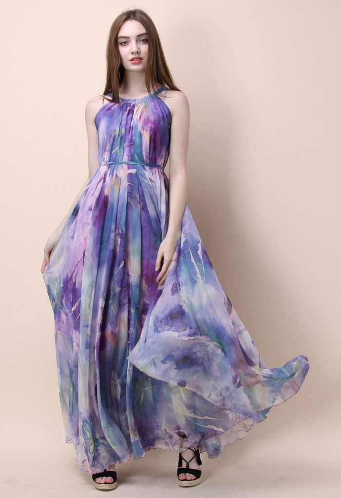 فستان طويل بألوان مائية بنقشة الزهور باللون البنفسجي