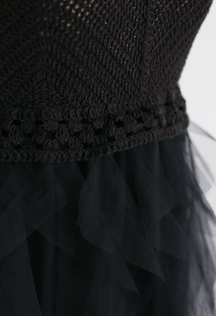 فستان شبكي منسوج مكشكش باللون الأسود