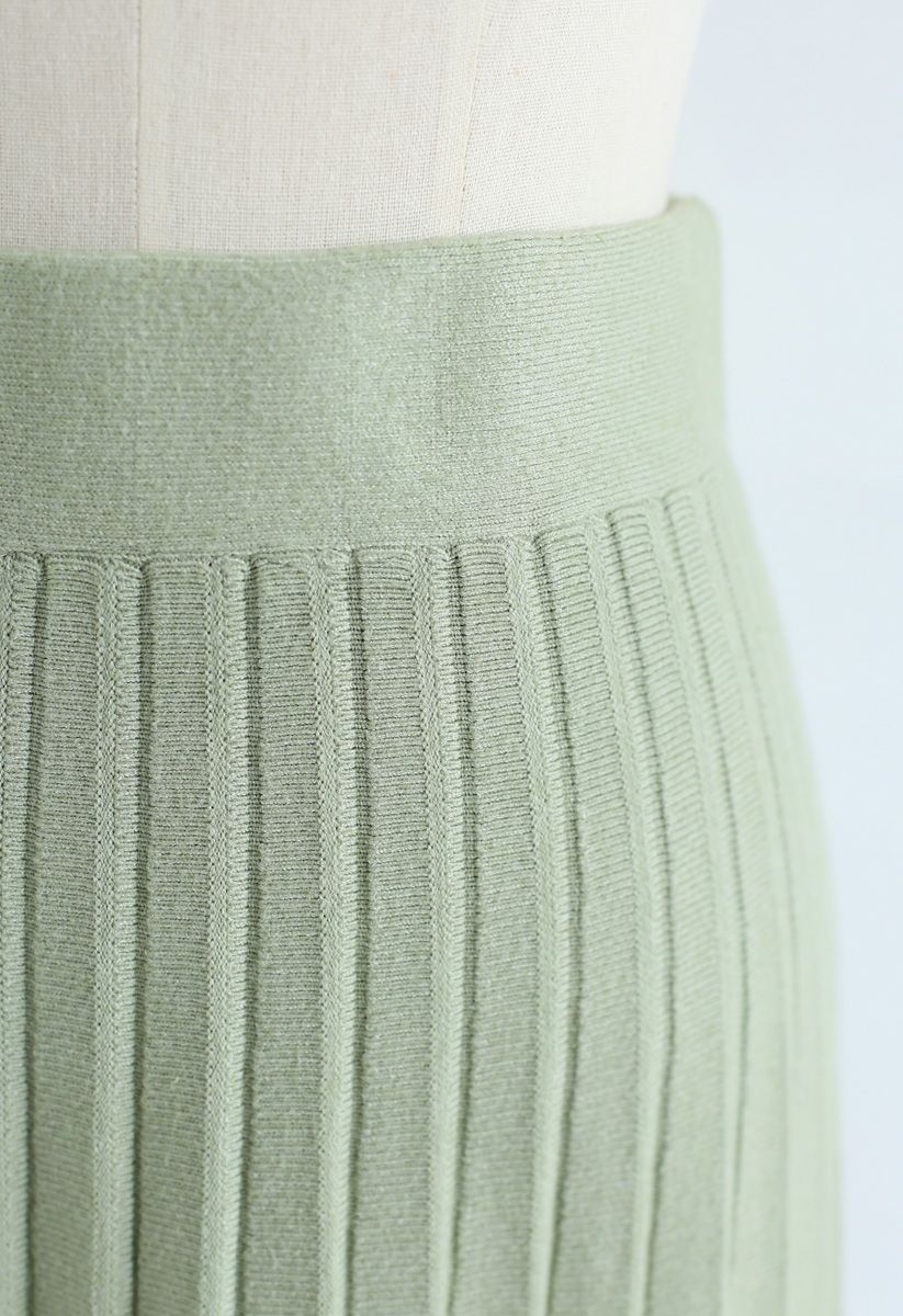 تنورة ميدي منسوجة بطيات على شكل حرف A باللون الأخضر البازلاء