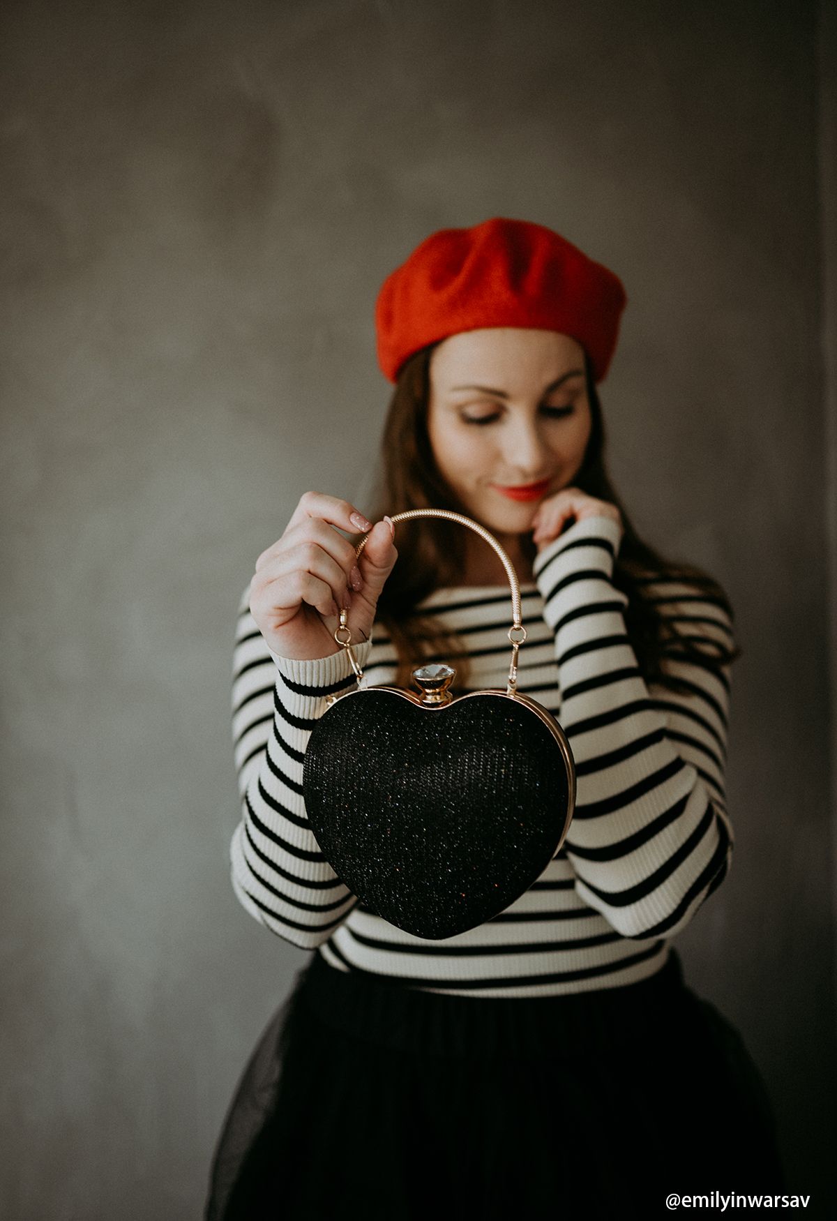 Gleaming Heart Shape Clutch Handbag in Black