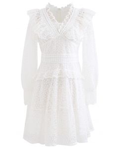 مليء بفستان شبكي مطرز بكشكشة من Floret باللون الأبيض