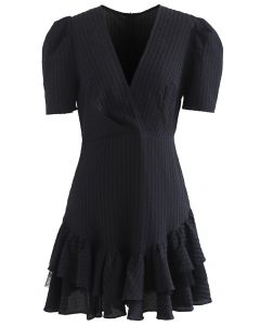 فستان قصير متدرج مزين بالدانتيل باللون الأسود