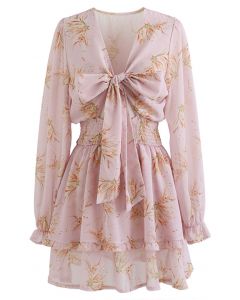 فستان قصير شيفون بنقشة زهور وربطة عنق أمامية باللون الوردي