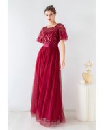 فستان شبكي بأكمام كرمة مزينة بالترتر باللون الأحمر